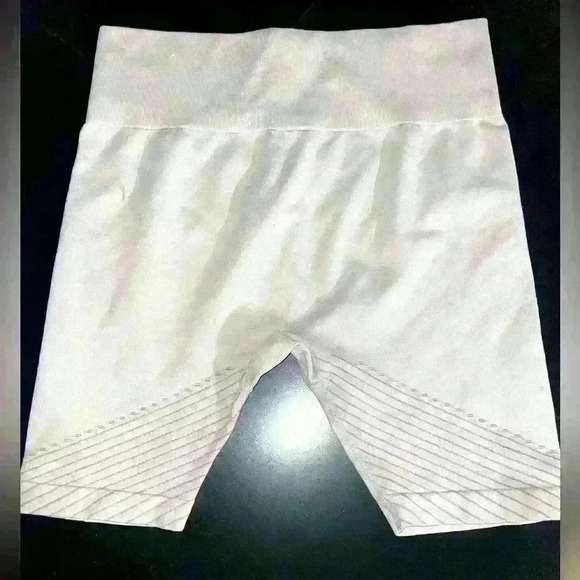 Pants - EUC Joy Lab cream bike shorts activewear workout exercise lycra sz Large